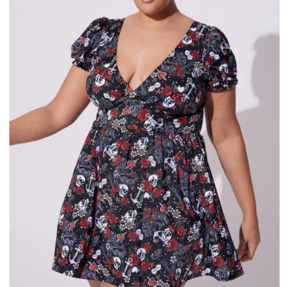 TORRID NWT RETRO SWIM WIRELESS PUFF SLEEVE DRESS - LONG LENGTH - Picture 4 of 6